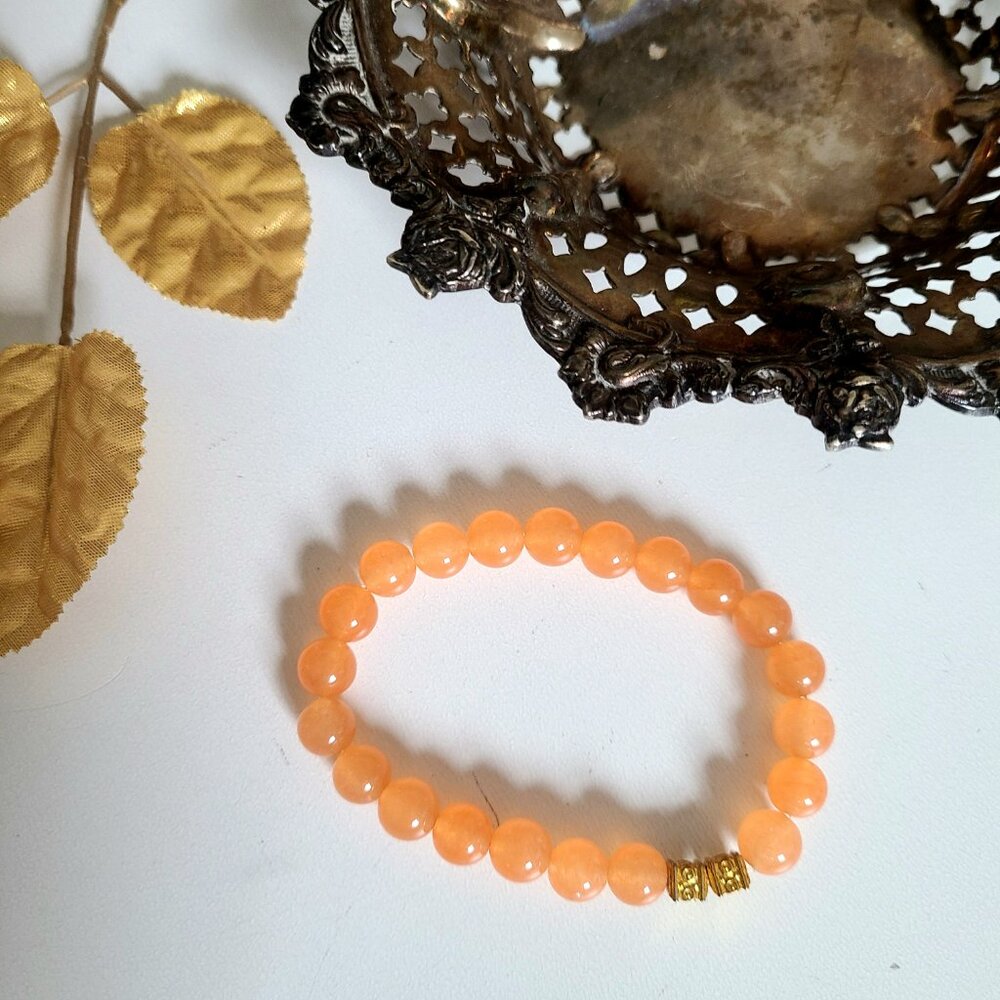 Peach Aventurine stretchy bracelet.